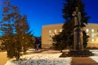 Памятник И. Р. Апанасенко